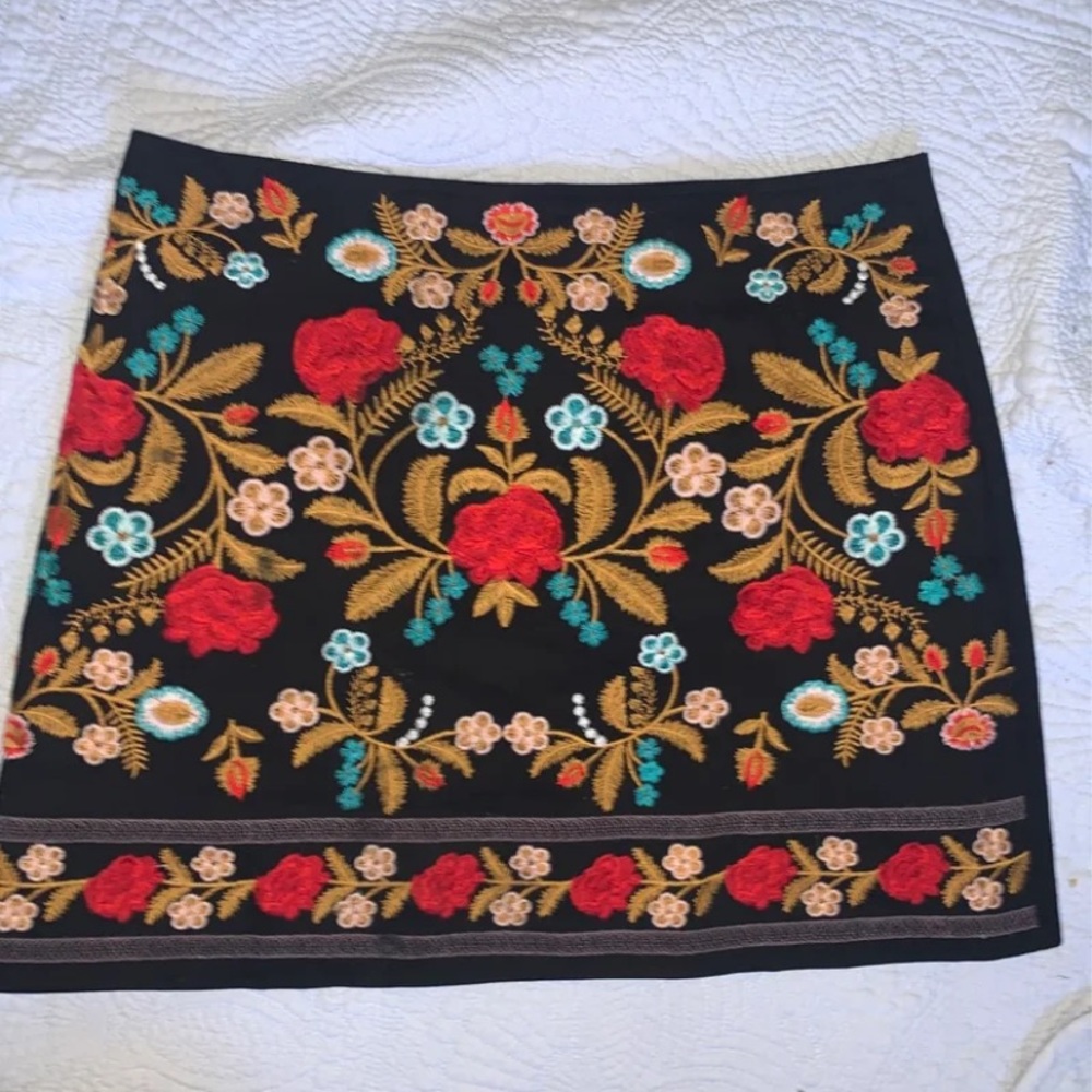 Boutique mini skirt